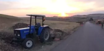 Son dakika haberi! Seyir halindeki traktörden düşen sürücü öldü