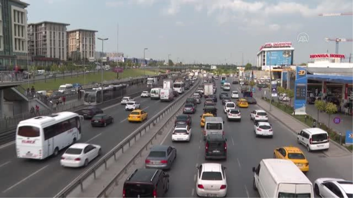 Sokağa çıkma kısıtlaması öncesi trafikte yoğunluk oluştu (2)