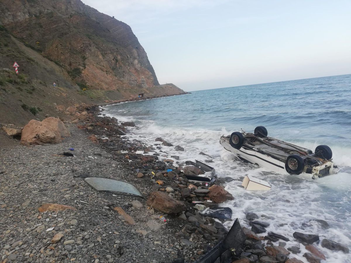 Tekirdağ\'da denize devrilen otomobildeki 5 kişi yaralandı