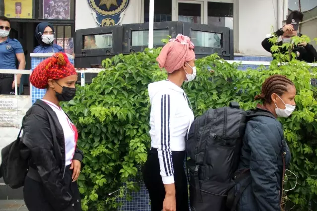 Tekirdağ'da tırın dorsesinde saklanan 5 göçmen yakalandı