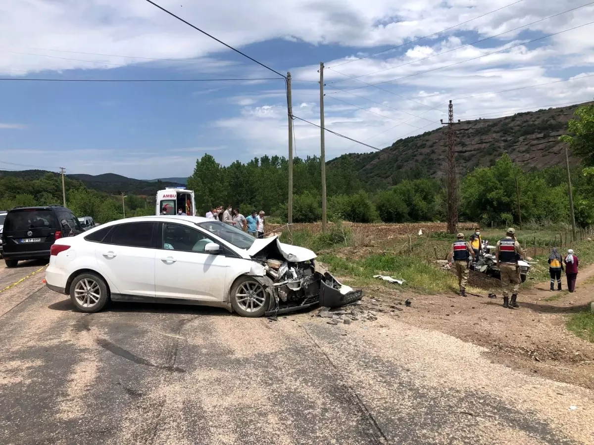 Tokat\'ta iki otomobil çarpıştı: 1 ölü, 4 yaralı