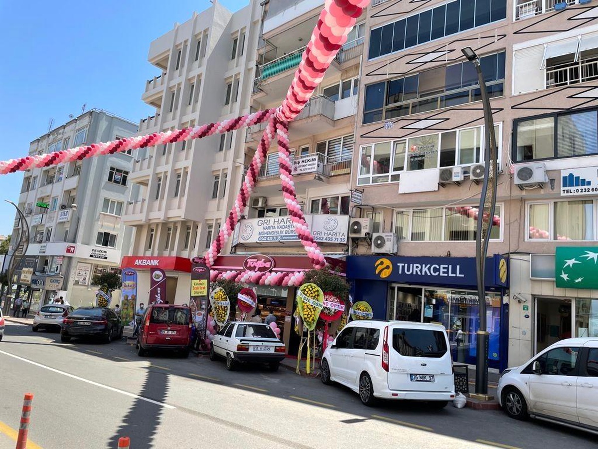 Tuğba Kuruyemiş, 95. mağazasını Aliağa\'da hizmete açtı