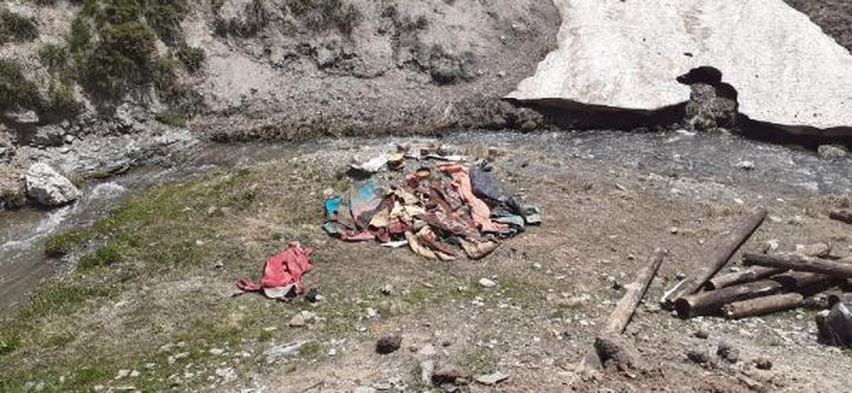 Van\'da, terör örgütü PKK\'ya ait sığınak ve yaşam malzemesi imha edildi