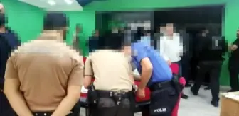 Yalıdaki kumar partisine denizden polis baskını