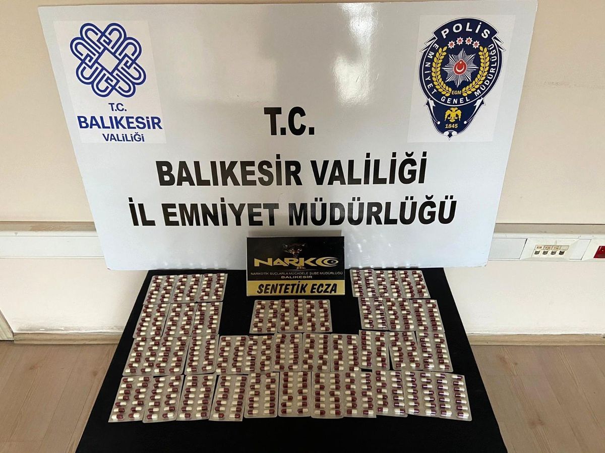 Son dakika haberi... Balıkesir\'de 13 şahsa uyuşturucu operasyonu: 3 kişi tutuklandı