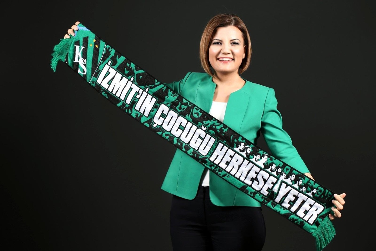 Başkan Hürriyet\'ten Kocaelispor\'a kutlama