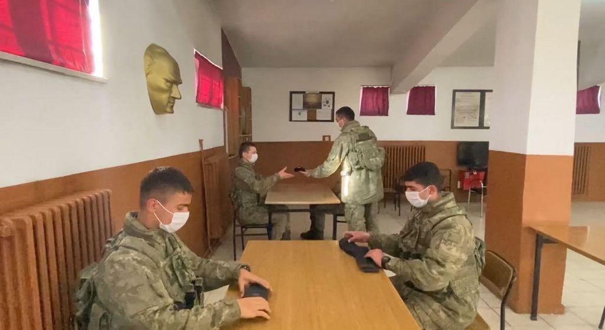 Beytüşşebap şehidinin ailesince hediye edilen çoraplar, Doğu Anadolu\'da görev yapan askerlere ulaştırıldı