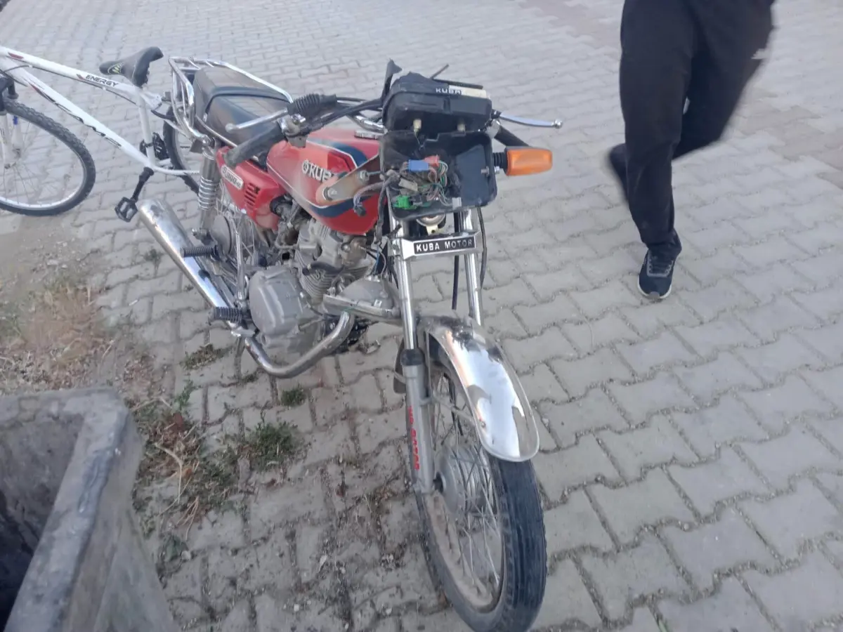 Burdur\'da motosikletle çarpışan bisikletteki iki çocuk yaralandı