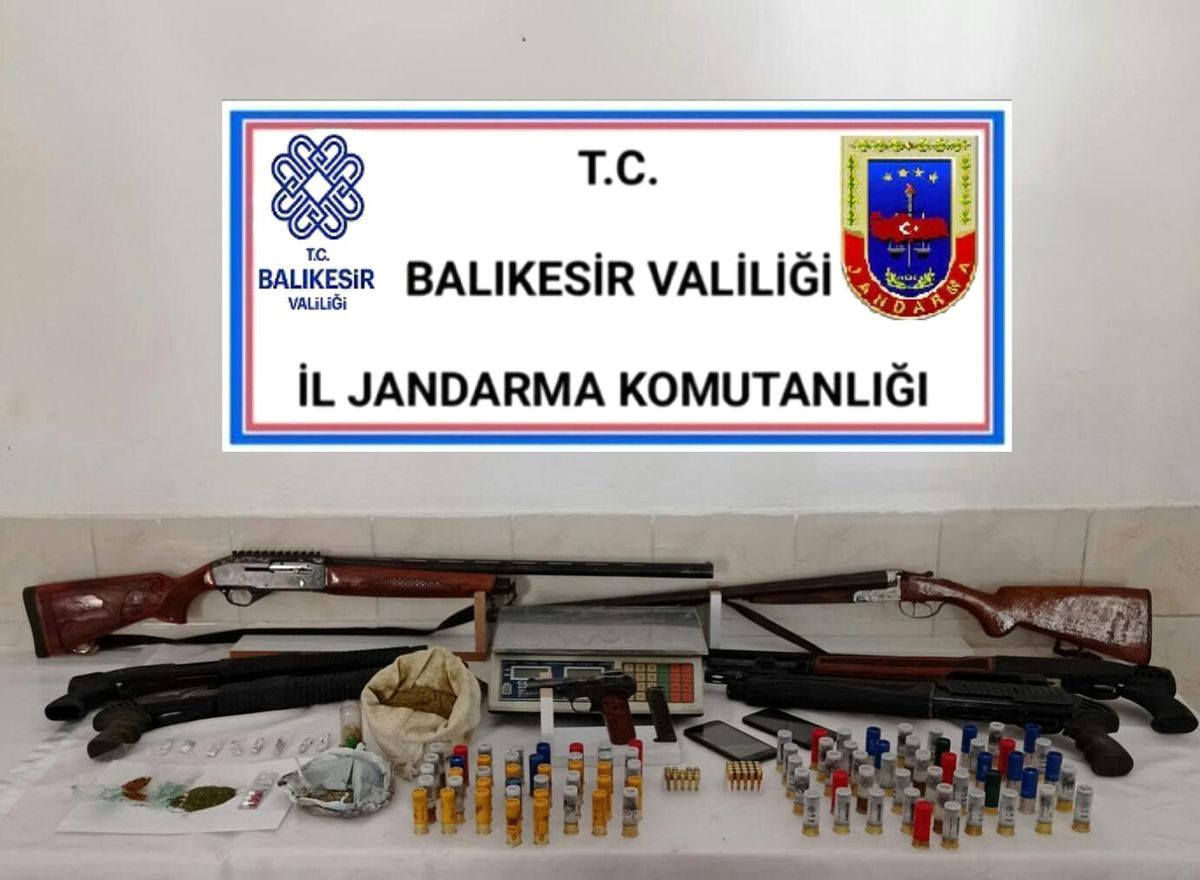 Burhaniye\'de jandarma 8 uyuşturucu tacirini yakaladı
