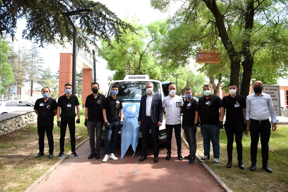 Çorum Belediyesi\'nden vatandaşlara dondurma ikramı