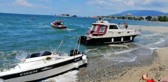 Erdek'te lodosun vurduğu tekneler kurtarıldı