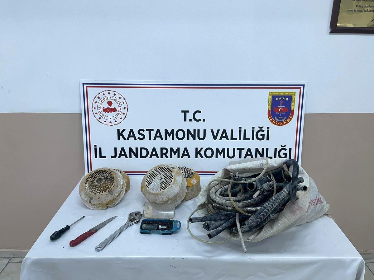 Fabrikadan hırsızlık yaparken yakalanan 2 kişi tutuklandı