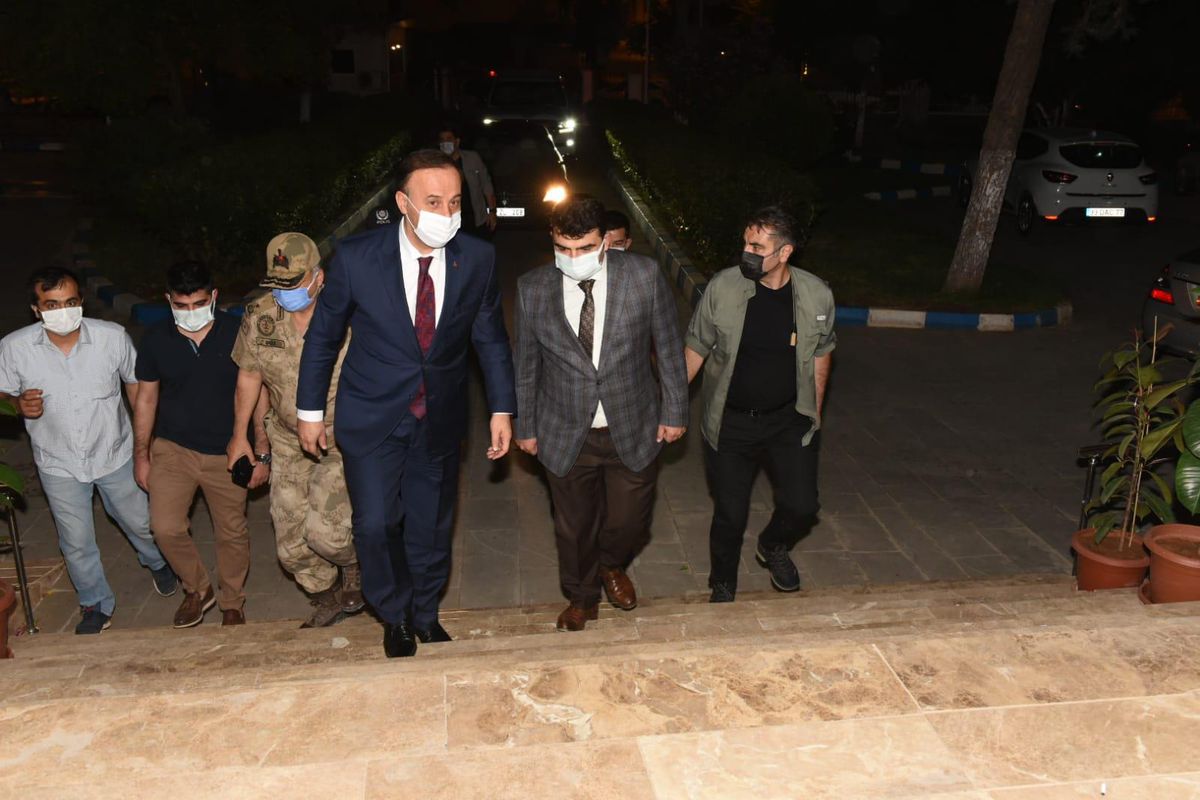 Son dakika haberleri... GÜNCELEME - Şanlıurfa\'da iki aile arasındaki silahlı kavgada 2 kişi öldü, 3 kişi yaralandı