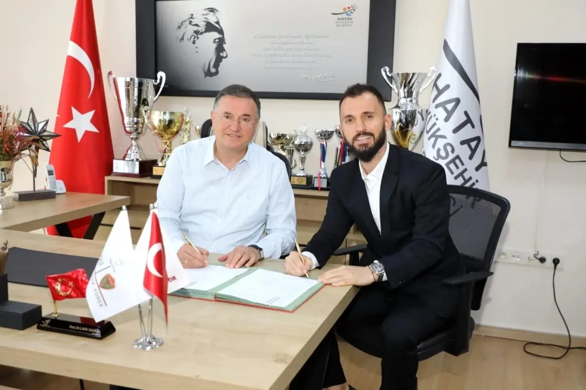 Hatayspor, Emre Çolak\'ı renklerine bağladı