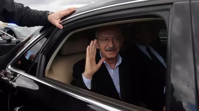 Hüsamettin Cindoruk'u ziyaret eden Kılıçdaroğlu, bir ziyaret de Ahmet Özal'a yapacak Hüsamettin Cindoruk'u ziyaret eden Kılıçdaroğlu, bir ziyaret de Ahmet Özal'a yapacak