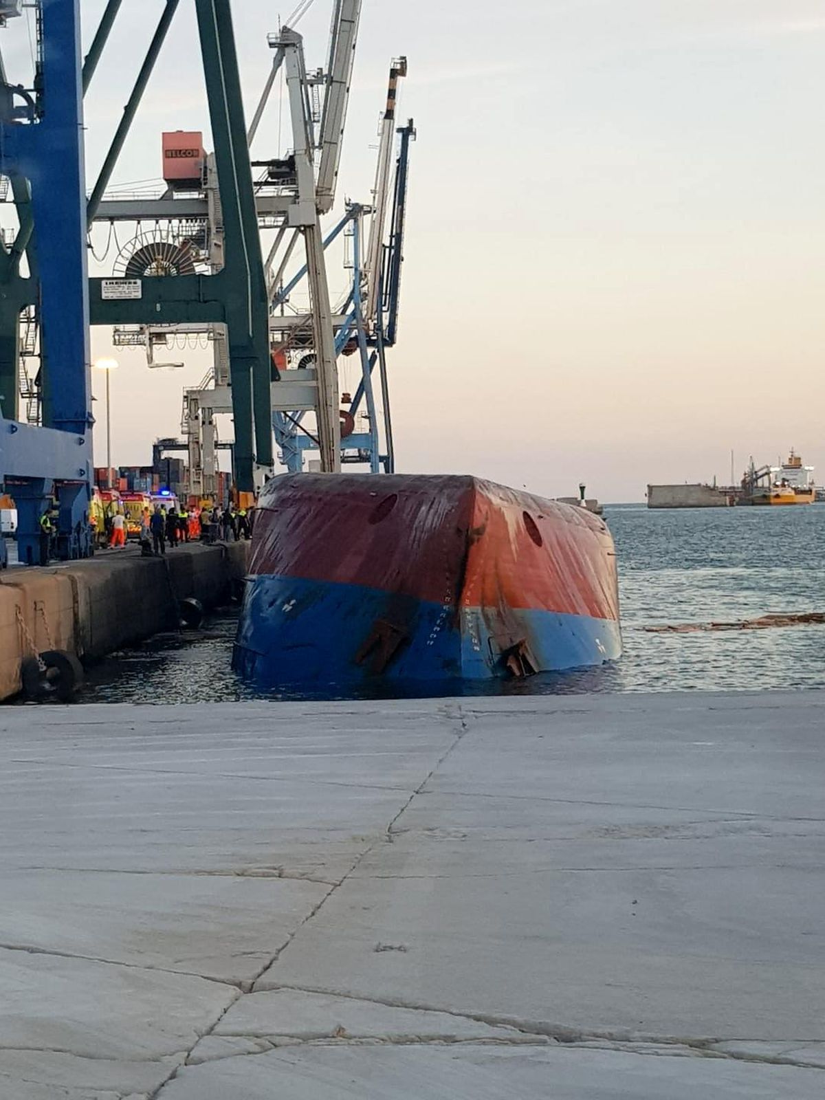 İspanya\'da Türk gemisi battı: Kayıp 2 kişi aranıyor