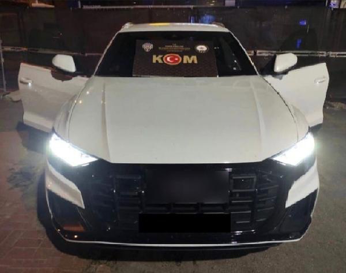 İzmir\'de 2 milyon TL\'lik \'gümrük kaçağı\' otomobil ele geçirildi; 1 tutuklama