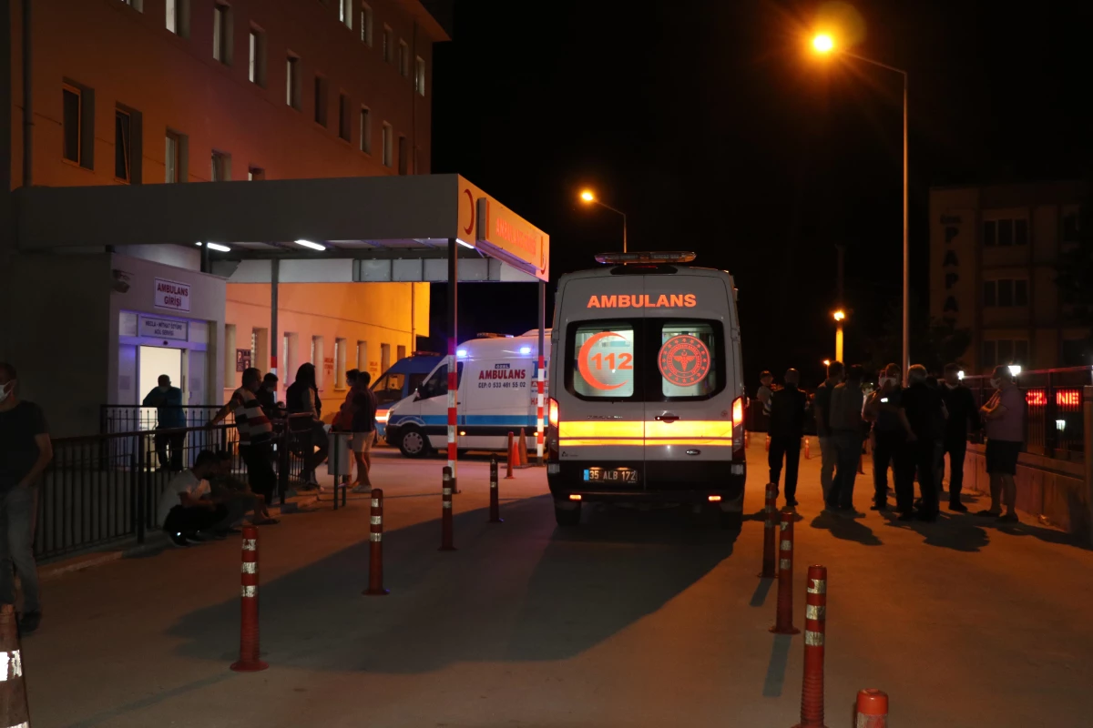 İzmir\'de motosiklet, kaldırımdaki yayaya çarptı: 1 ölü, 2 yaralı