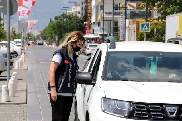 Konyaaltı sahili normalleşme öncesi son kez turistlere kaldı