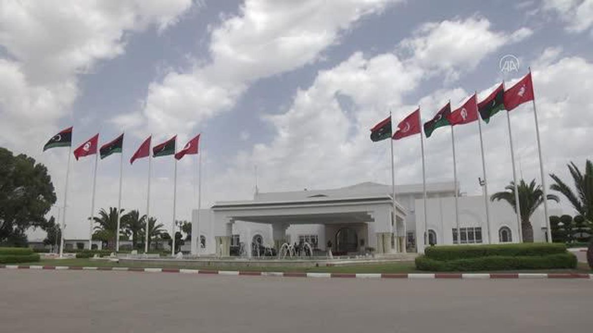 Libya Başkanlık Konseyi Başkanı Menfi, Tunus'ta