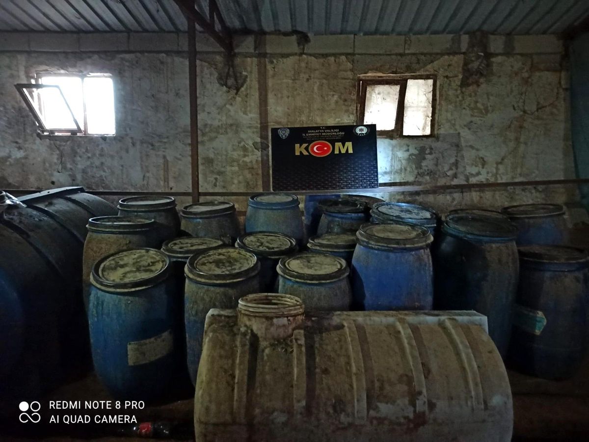 Malatya\'da 3 bin 688 litre boğma rakı ele geçirildi
