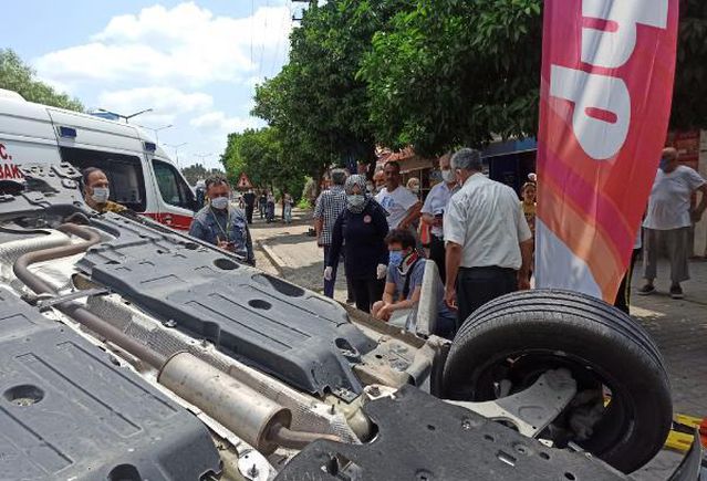 Oyuncu İlker Aksum'un otomobili takla attı