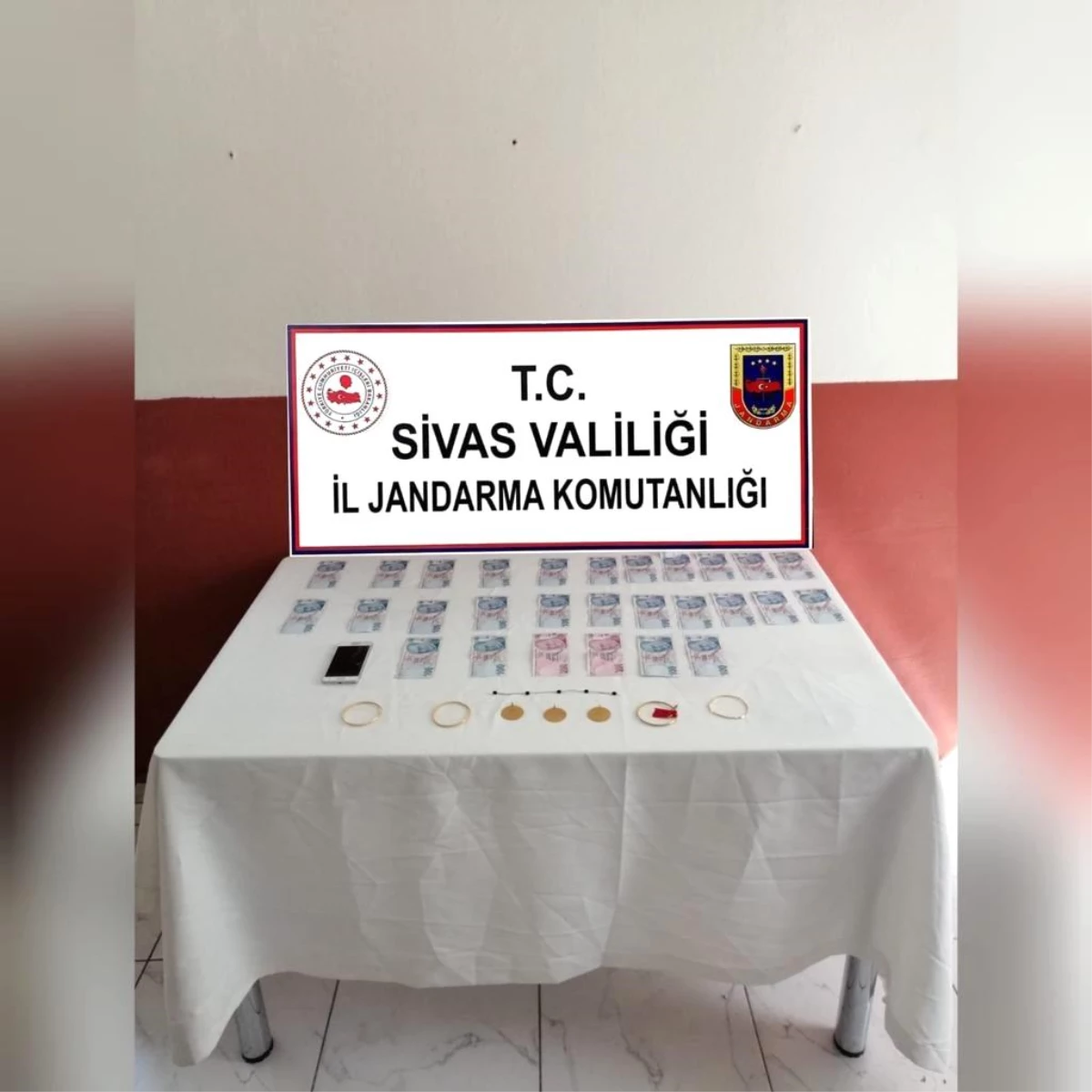 Sahte jandarma dolandırdı, imdadına gerçek jandarma yetişti