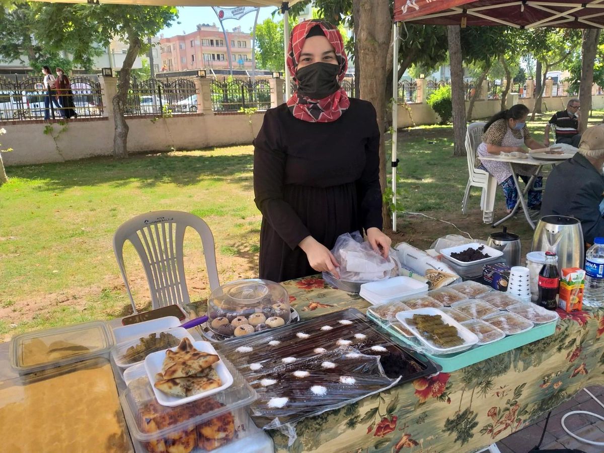 Tarsus\'ta üretici kadın stantları bir kez kuruldu