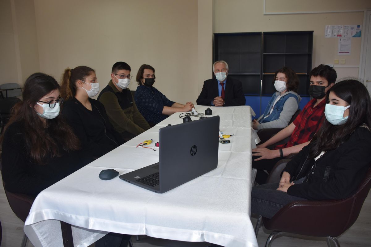 Tekirdağ\'da lise öğrencileri "insansız su altı aracı" tasarladı