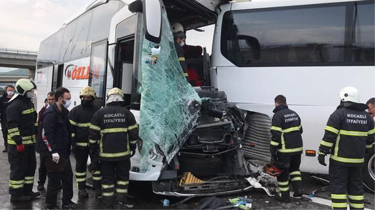 TEM Otoyolu\'nda 2 yolcu otobüsü çarpıştı, 8 kişi yaralandı