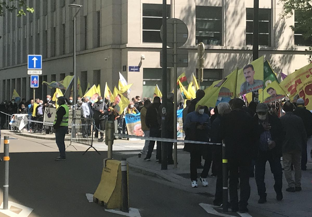 Terör örgütü PKK yandaşları Brüksel\'de ABD ve NATO karşıtı gösteri yaptı