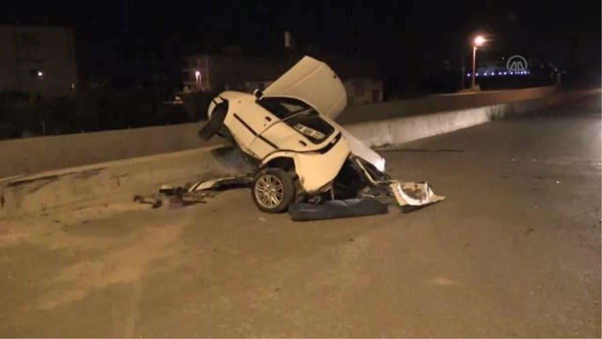 Trafik kazasında alt geçide düşen aracın sürücüsü öldü, 2 kişi yaralandı