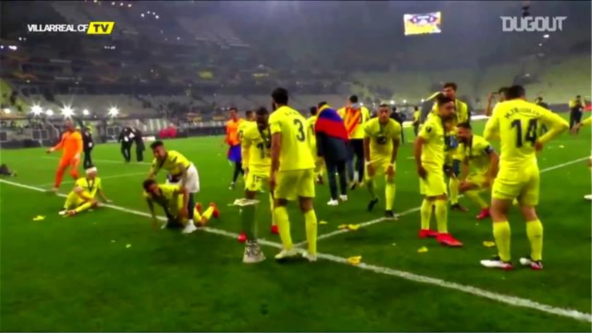 Villarreal\'li Oyuncuların Avrupa Ligi Zaferi Sevinci