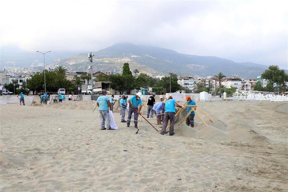 Alanya Galip Dere Plajı\'nda yeni sezon hazırlıkları