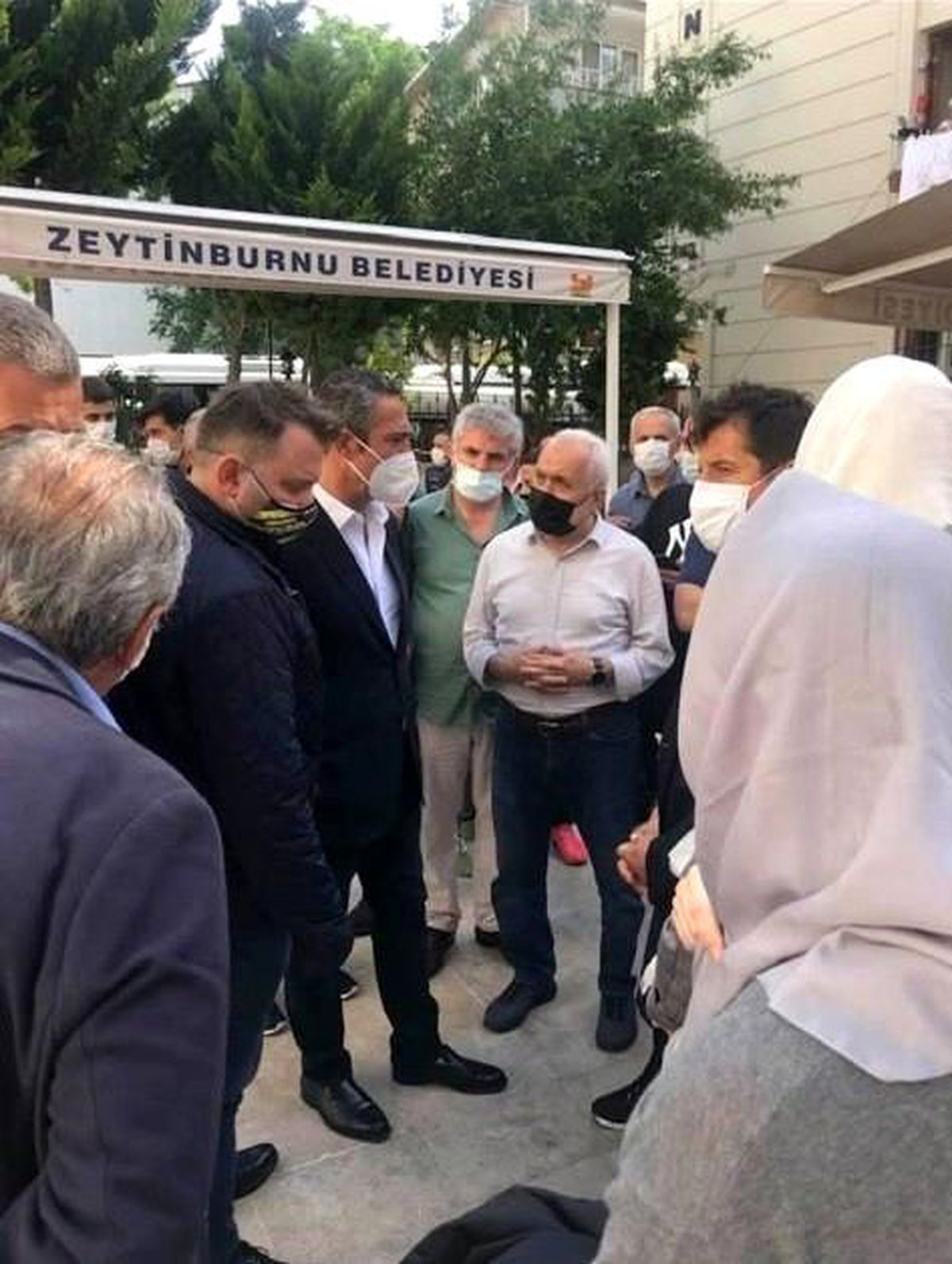 Ali Koç, Emre Belözoğlu\'nu acı gününde yalnız bırakmadı