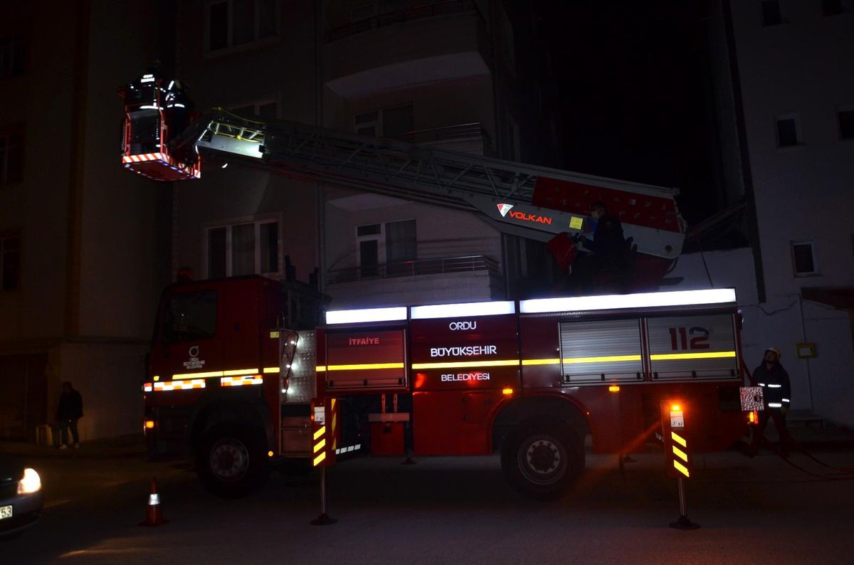 Baca dumanı çalışanları ve itfaiyeyi harekete geçirdi