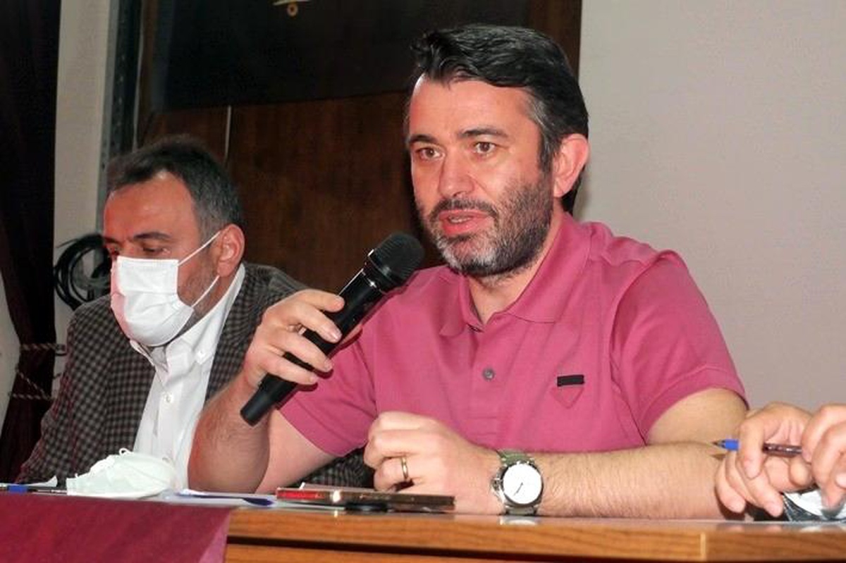 Bandırmaspor\'da Onur Göçmez, adaylıktan vazgeçti