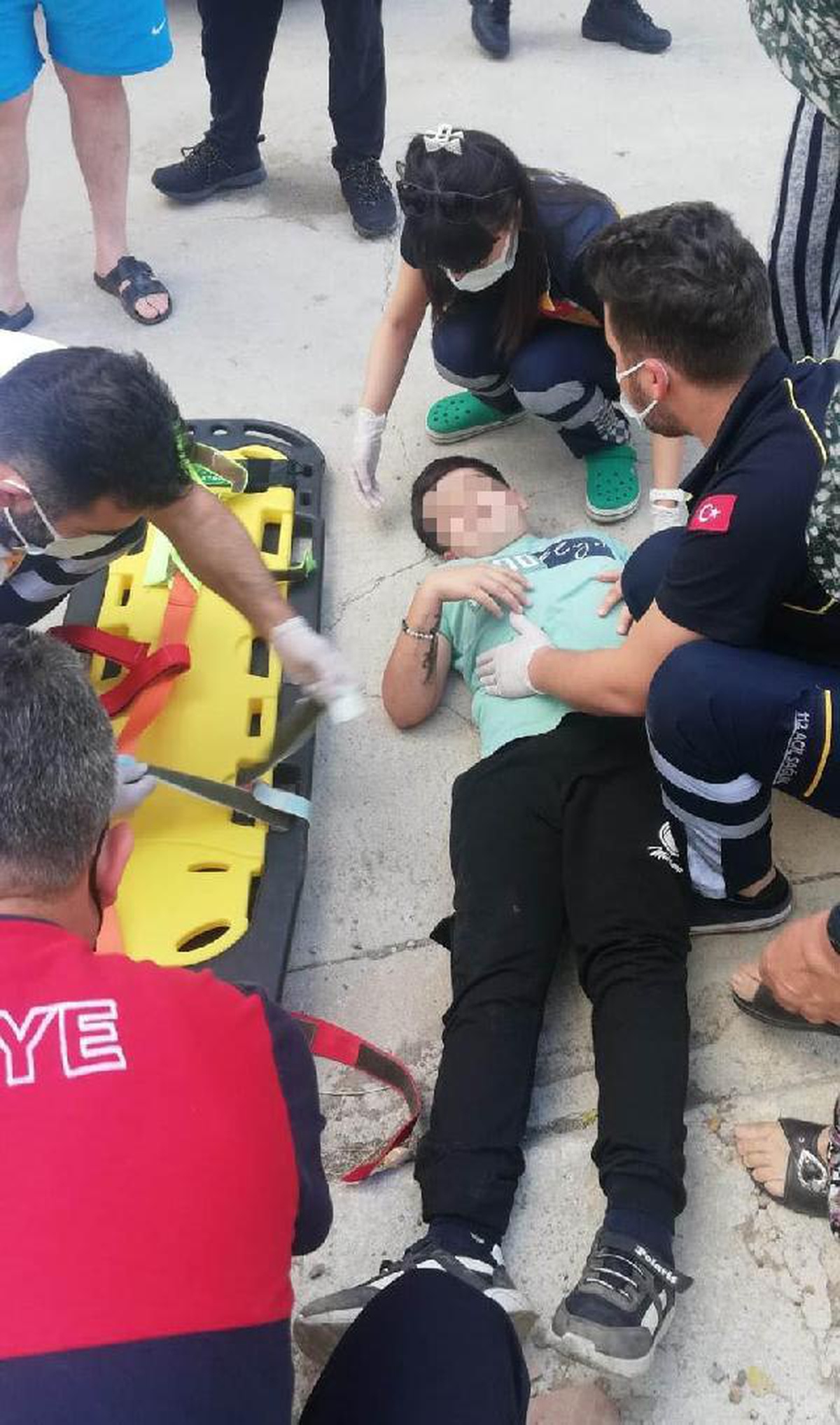 Bisikletin pedalındaki metal, Mustafa\'nın karnına saplandı
