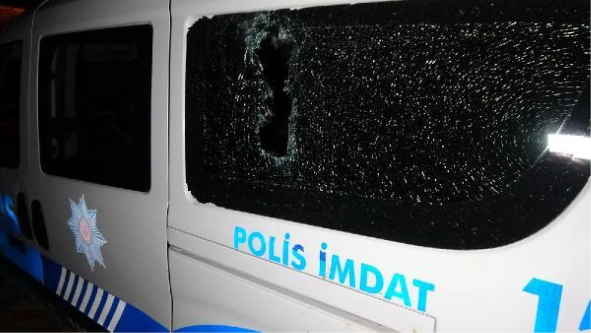 Son dakika haberi: Edirne\'de, silahlı kavga ihbarına giden polis aracına \'kiremitli\' saldırı