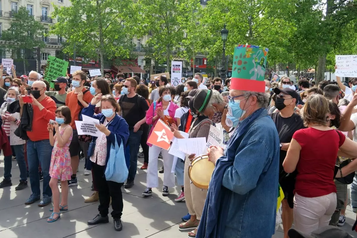 Fransa\'da Brezilya\'daki hükümet karşıtı protestolara destek