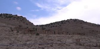 Iraklı sanatçı Esmero, tarih kitaplarında okuduğu Alkuş köyünü yeniden inşa etti