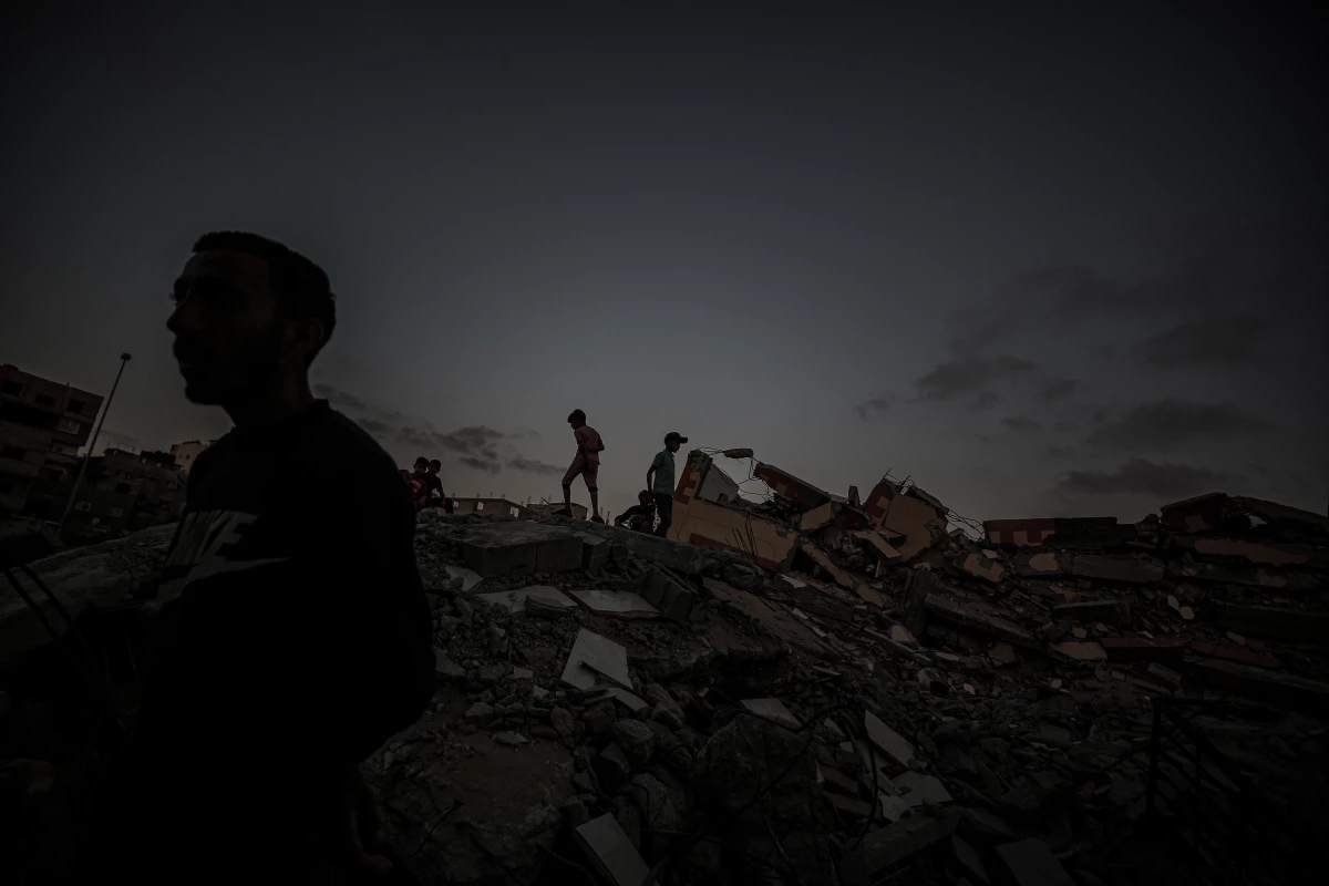 Son dakika haberleri: İsrail\'in bombaladığı evinin enkazında yaşayan Gazzeli Arafat: "Gidecek başka yerim yok"