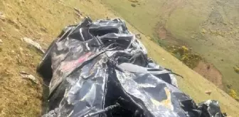 KAMYONET ŞARAMPOLE YUVARLANDI, SÜRÜCÜ YARALANDI
