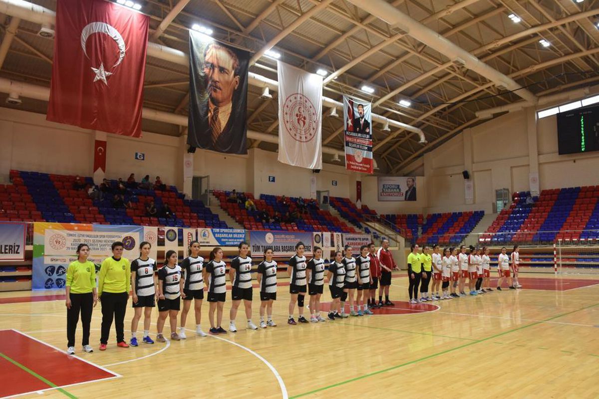 Karabük\'te başlayan İşitme Engelliler Hentbol Kadınlar Türkiye Şampiyonası sürüyor