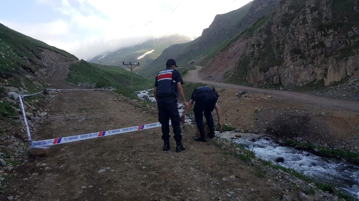 Son Dakika | Rize\'de oltası elektrik direğine takılan amatör balıkçı hayatını kaybetti