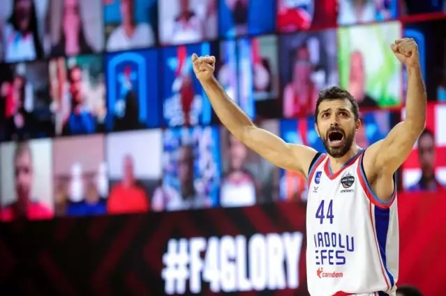 Son Dakika: Euroleague finalinde Anadolu Efes, Barcelona'yı 86-81 yenerek şampiyonluğa ulaştı Son Dakika: Euroleague finalinde Anadolu Efes, Barcelona'yı 86-81 yenerek şampiyonluğa ulaştı