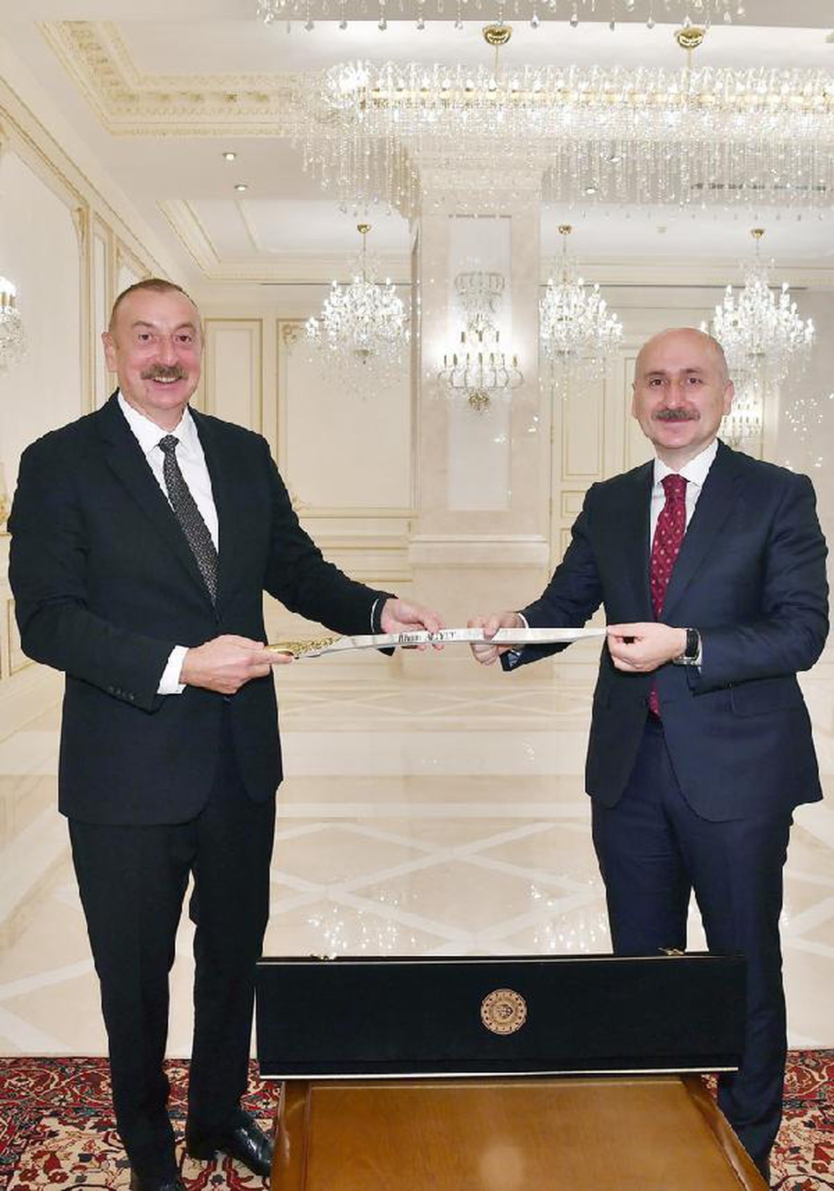 Ulaştırma ve Altyapı Bakanı Karaismailoğlu, Aliyev\'le görüştü
