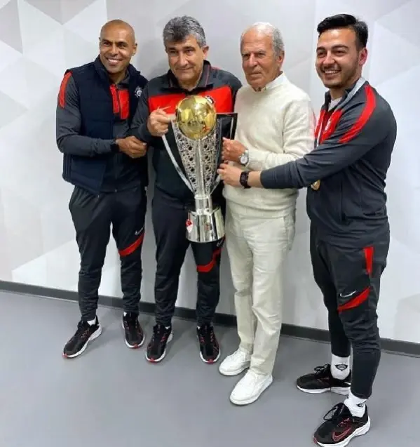 Altay'da B planı Nobre Altay'da B planı Nobre