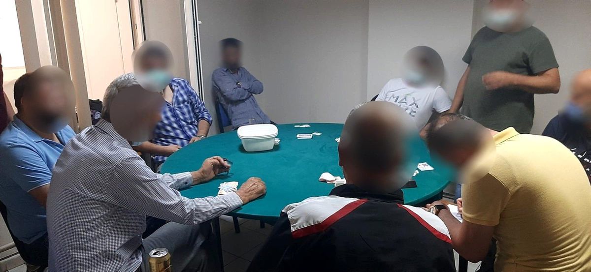Balıkesir\'de derneğe kumar baskını