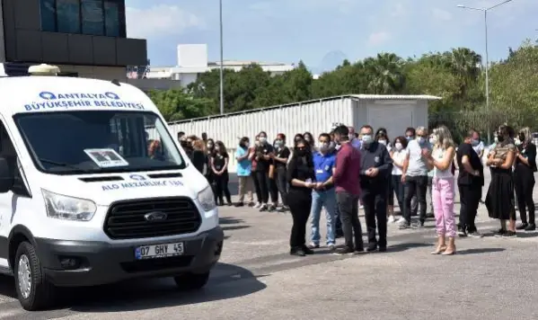 Bilgisayar mühendisi, alkışlarla son yolculuğuna uğurlandı